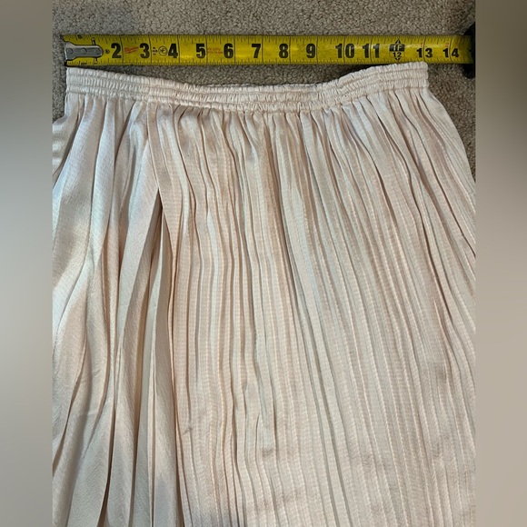 Vince Cream Pleated Midi Skirt Size XS - Picture 8 of 10